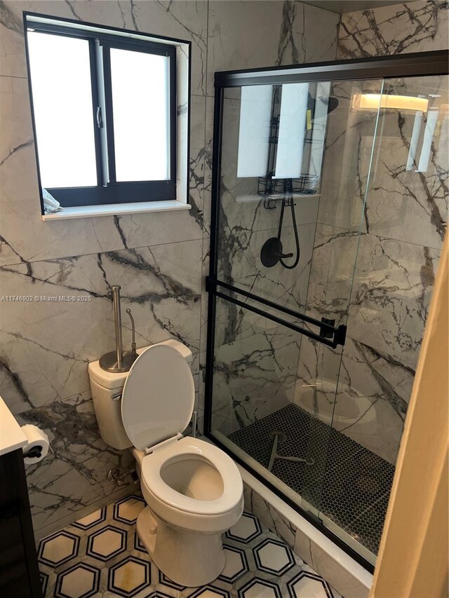 2713 NW 53rd St, Tamarac, FL 33309 - full bath featuring tile walls, toilet, and a marble finish shower