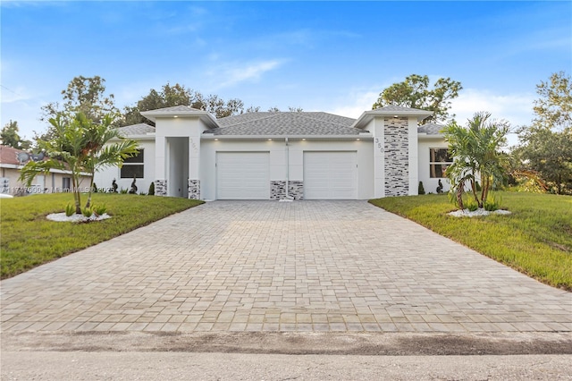 view of front of property featuring a garage and a front yard