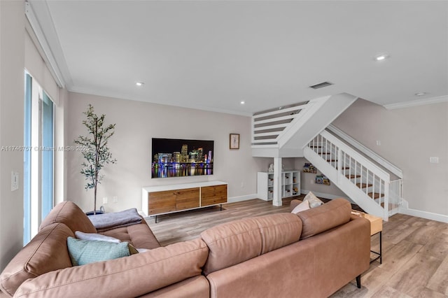 living room featuring light wood-type flooring and crown molding