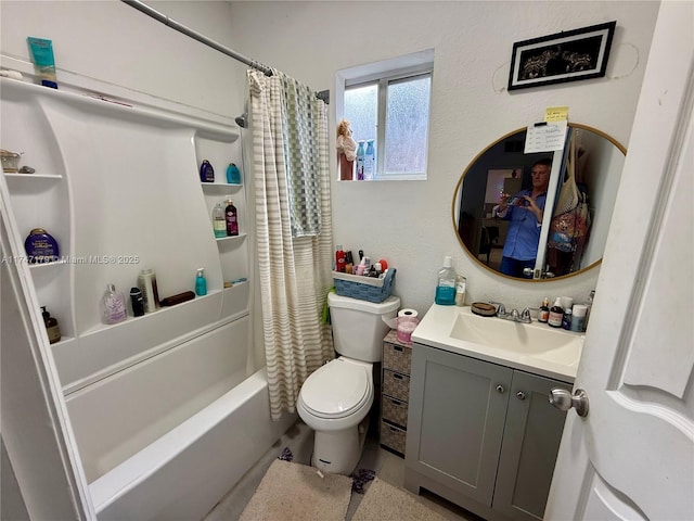 full bathroom with shower / bath combo with shower curtain, vanity, and toilet