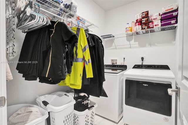 clothes washing area with laundry area and independent washer and dryer