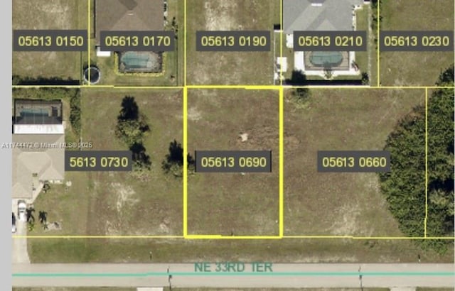 Listing photo 3 for 1407 NE 33rd Ter, Cape Coral FL 33909