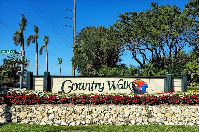 view of community / neighborhood sign