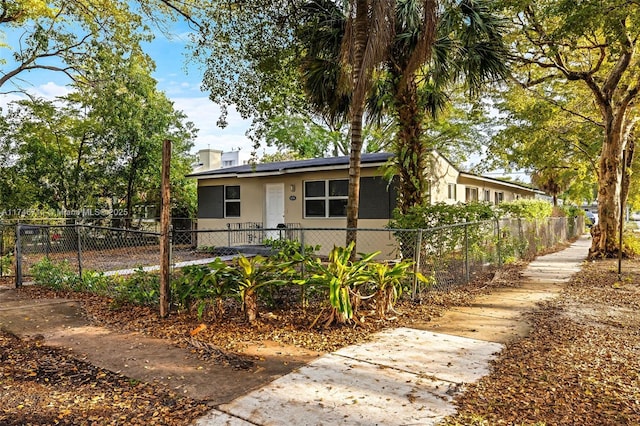 view of front facade featuring a fenced front yard and stucco siding