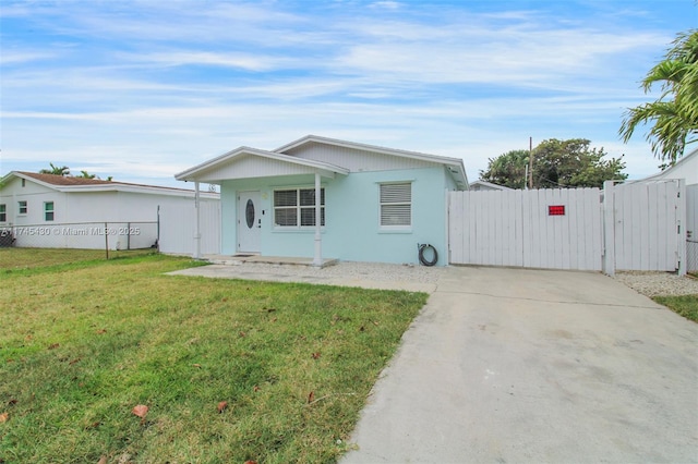 view of front of property with a front yard