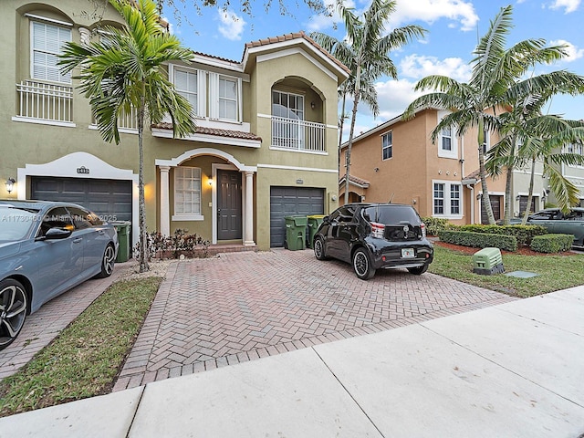 view of front of home featuring a garage