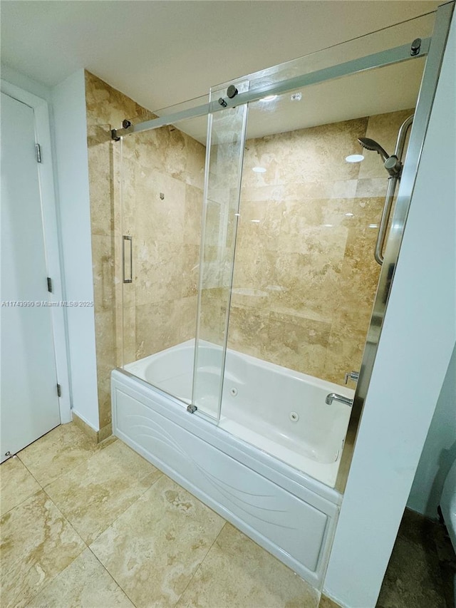 bathroom with enclosed tub / shower combo