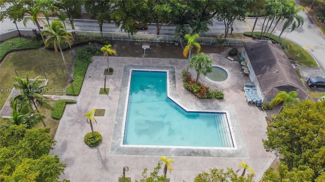 view of swimming pool