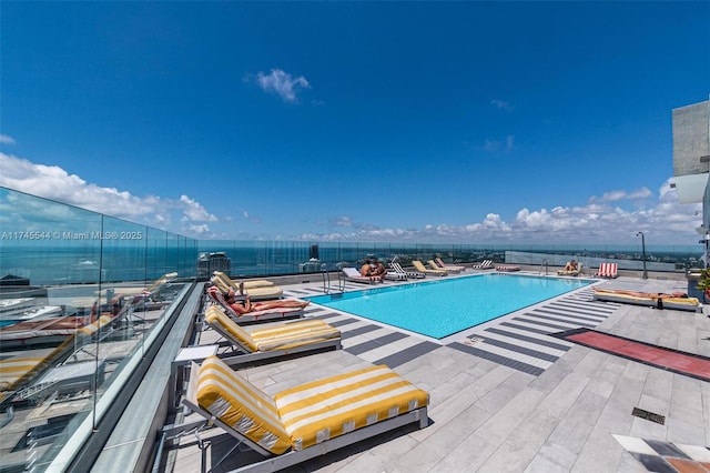 view of swimming pool featuring a water view