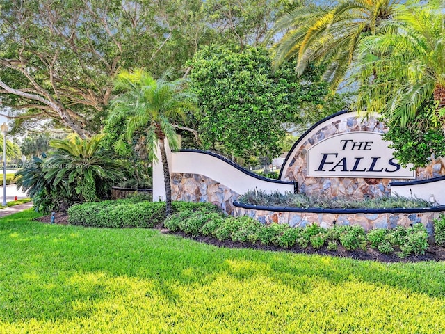 community sign with a yard