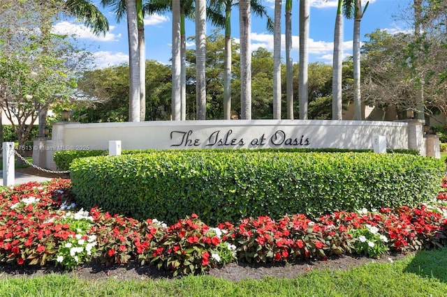 view of community / neighborhood sign