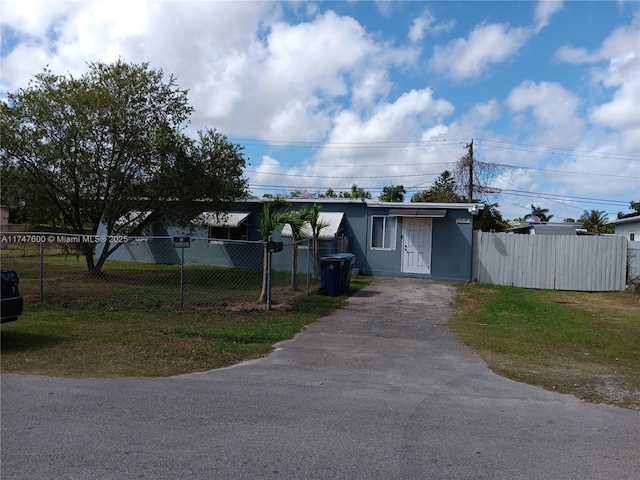 view of front of property with a front yard