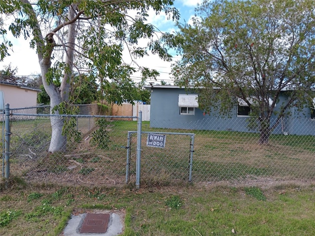 view of front of house with a front yard