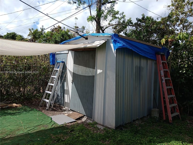 view of outbuilding