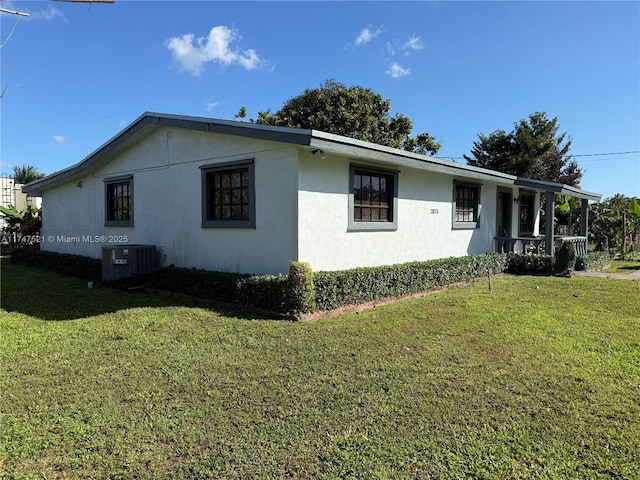 view of front of home featuring central AC and a front lawn