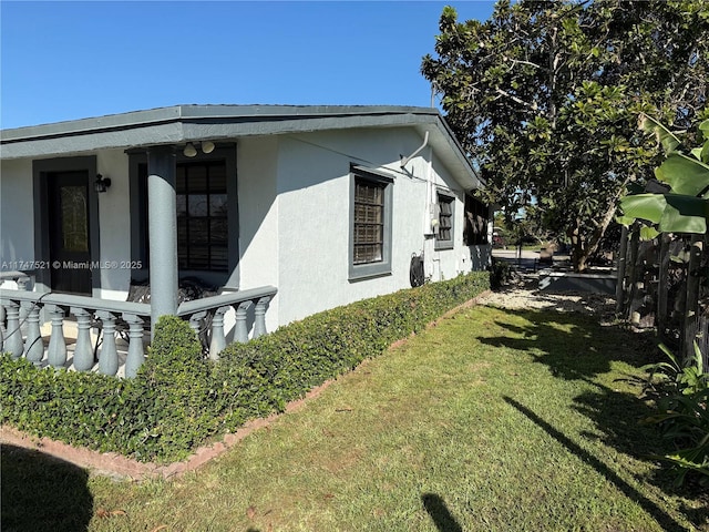 view of side of property featuring a yard