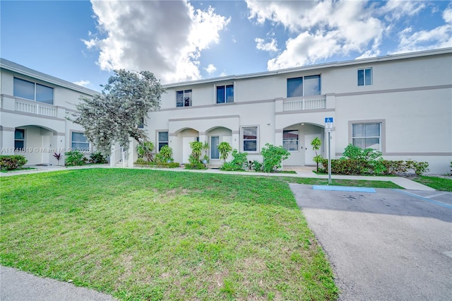 view of front of house with a front lawn