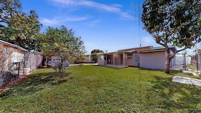 view of yard featuring a patio area