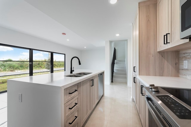 kitchen with backsplash, recessed lighting, stainless steel appliances, and a sink