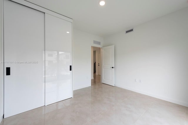 unfurnished bedroom with recessed lighting, baseboards, visible vents, and a closet