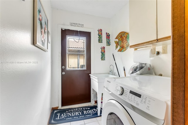 653 NW 110th Ave, Coral Springs, FL 33071 - laundry area featuring light tile patterned floors, washer / clothes dryer, and cabinets