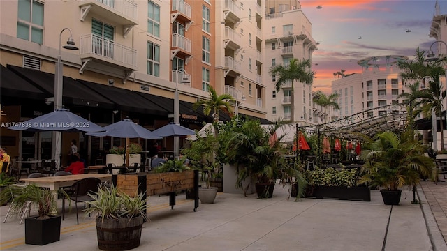 7270 SW 88th St Unit B308, Miami, FL 33156 - view of property at dusk