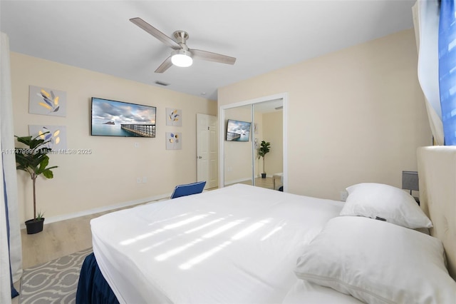 bedroom featuring light hardwood / wood-style floors, a closet, and ceiling fan