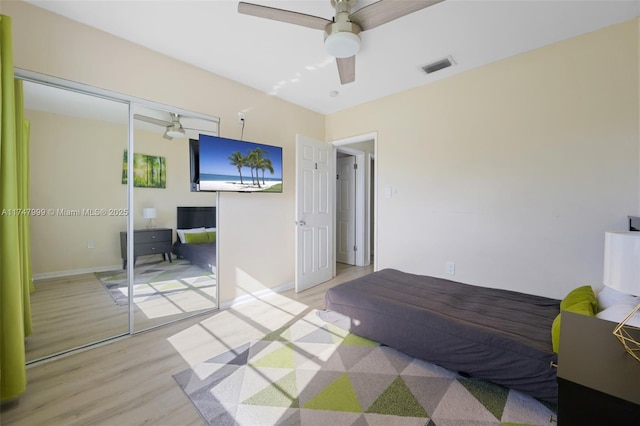 unfurnished bedroom featuring light wood-type flooring, a closet, and ceiling fan