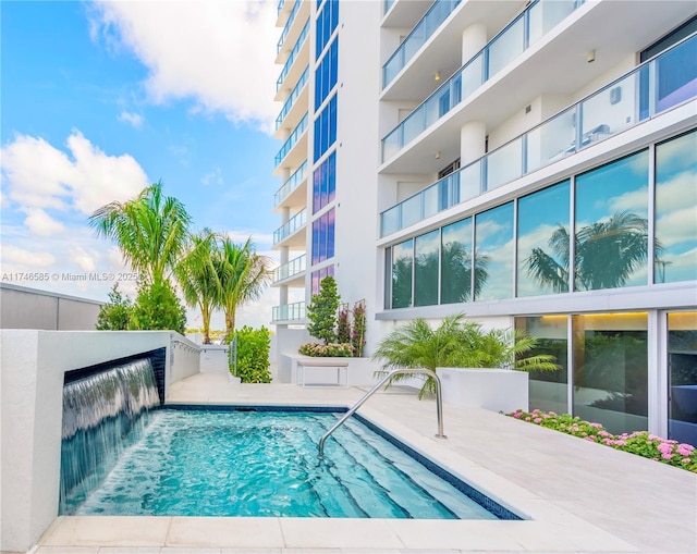 view of swimming pool