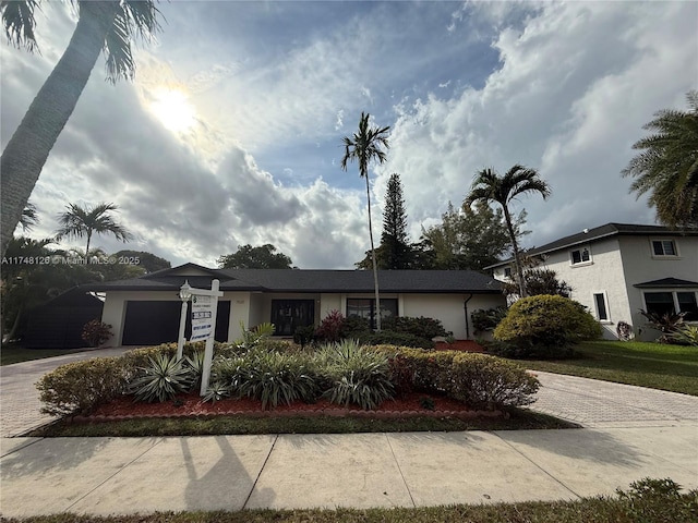 view of front facade featuring a garage