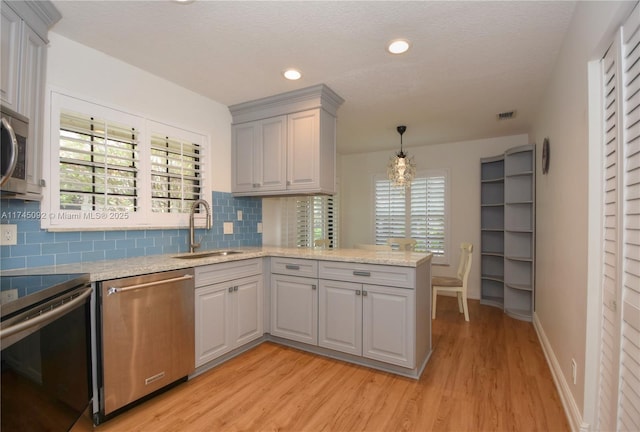 8639 Eagle Run Dr Unit 11, Boca Raton, FL 33434 - kitchen with stainless steel appliances, a sink, light wood-style flooring, backsplash, and recessed lighting