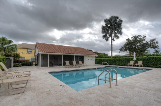 8639 Eagle Run Dr Unit 11, Boca Raton, FL 33434 - community pool with a patio area