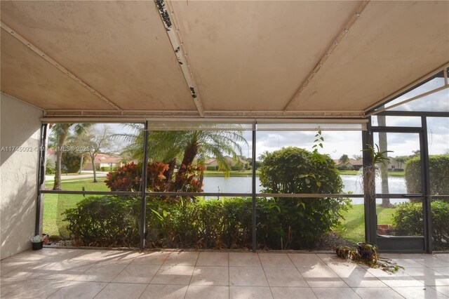8639 Eagle Run Dr Unit 11, Boca Raton, FL 33434 - unfurnished sunroom featuring a water view and plenty of natural light