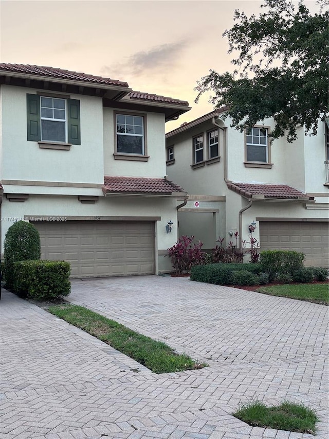 view of front facade featuring a garage