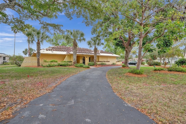 view of front of property with a front yard