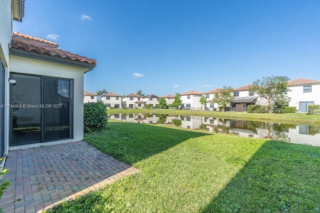 view of yard featuring a water view