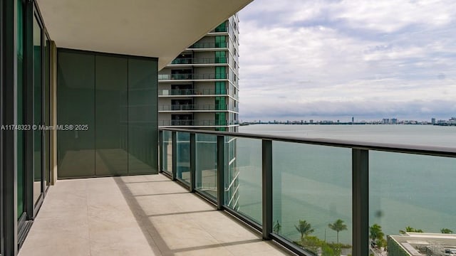 650 NE 32nd St Unit 2105, Miami, FL 33137 - balcony featuring a water view and a city view