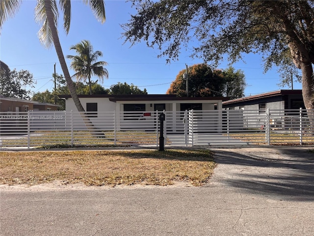 view of front of property