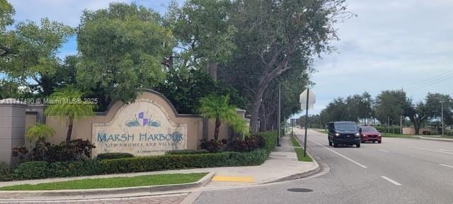 view of community / neighborhood sign