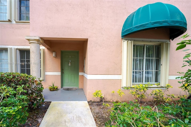 property entrance featuring stucco siding