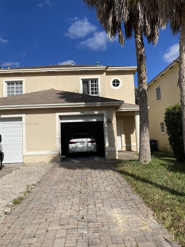 view of front facade featuring a garage