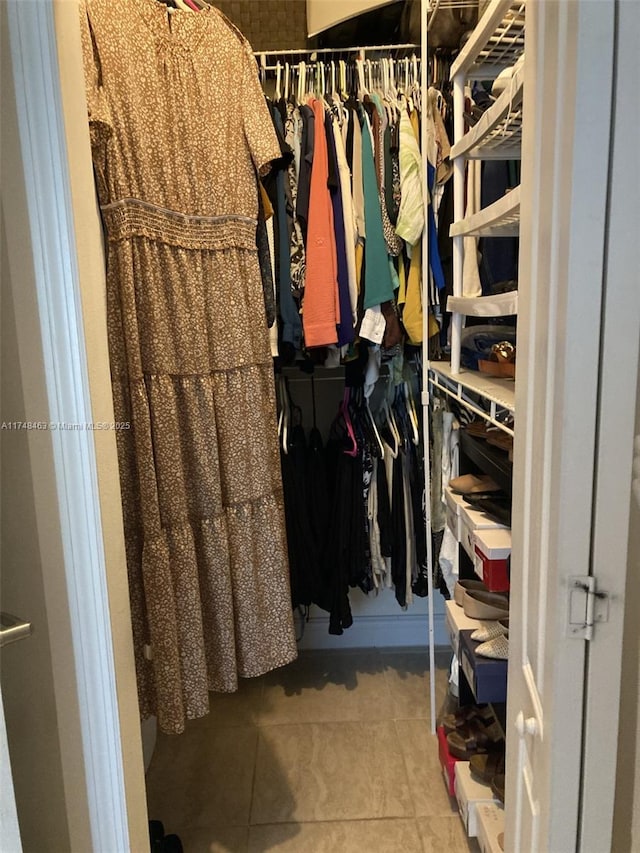 spacious closet featuring light tile patterned floors