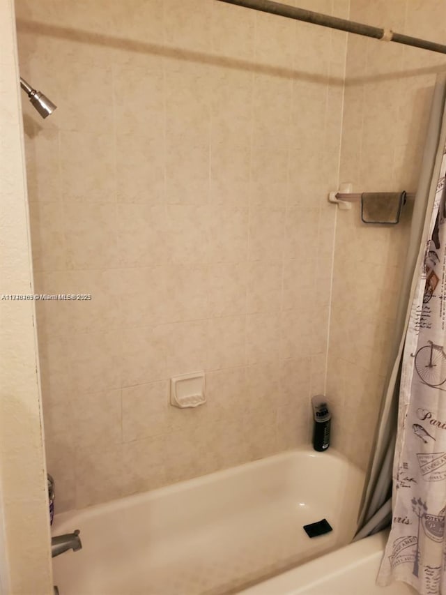 bathroom featuring shower / bath combo with shower curtain