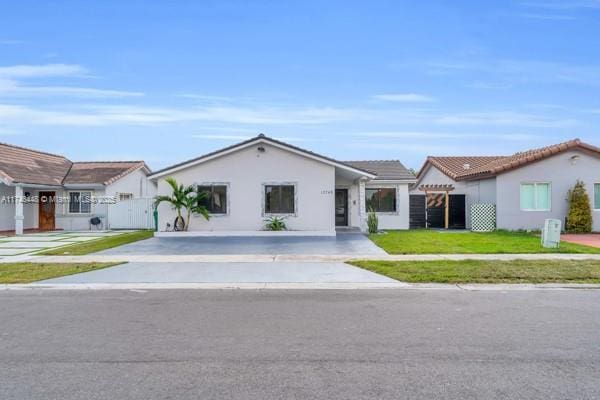 single story home with a front yard