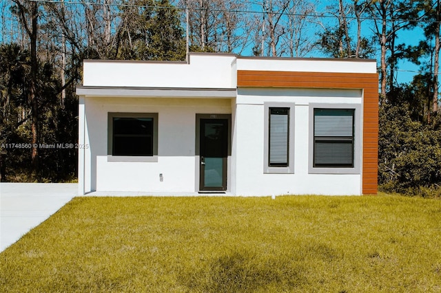 view of front of house with a front yard