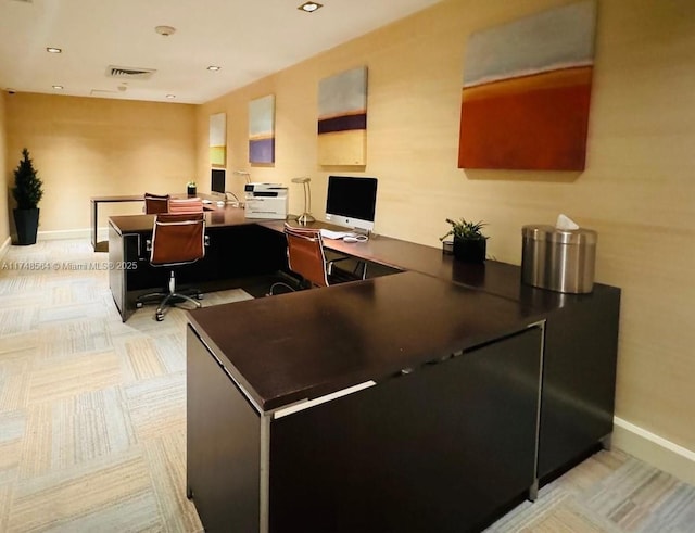 home office with visible vents and baseboards