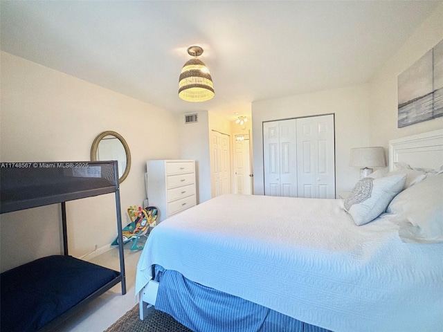 bedroom featuring carpet floors