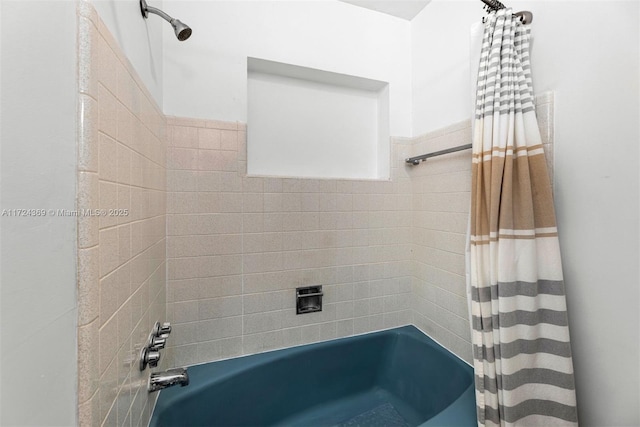 bathroom with shower / tub combo with curtain