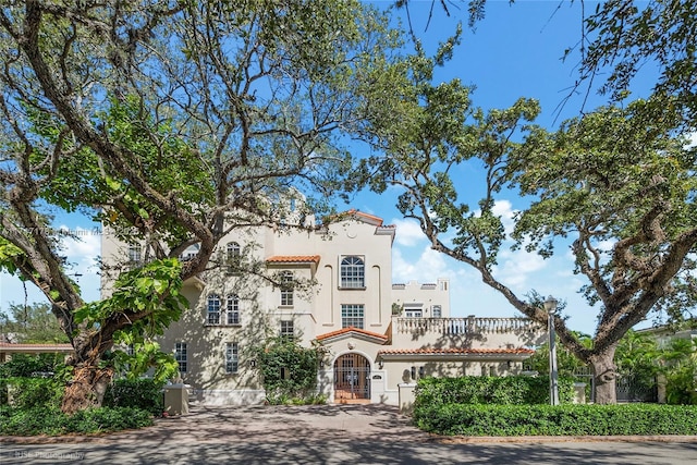 exterior space featuring driveway