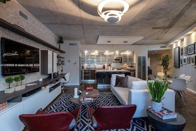 living area with visible vents and baseboards